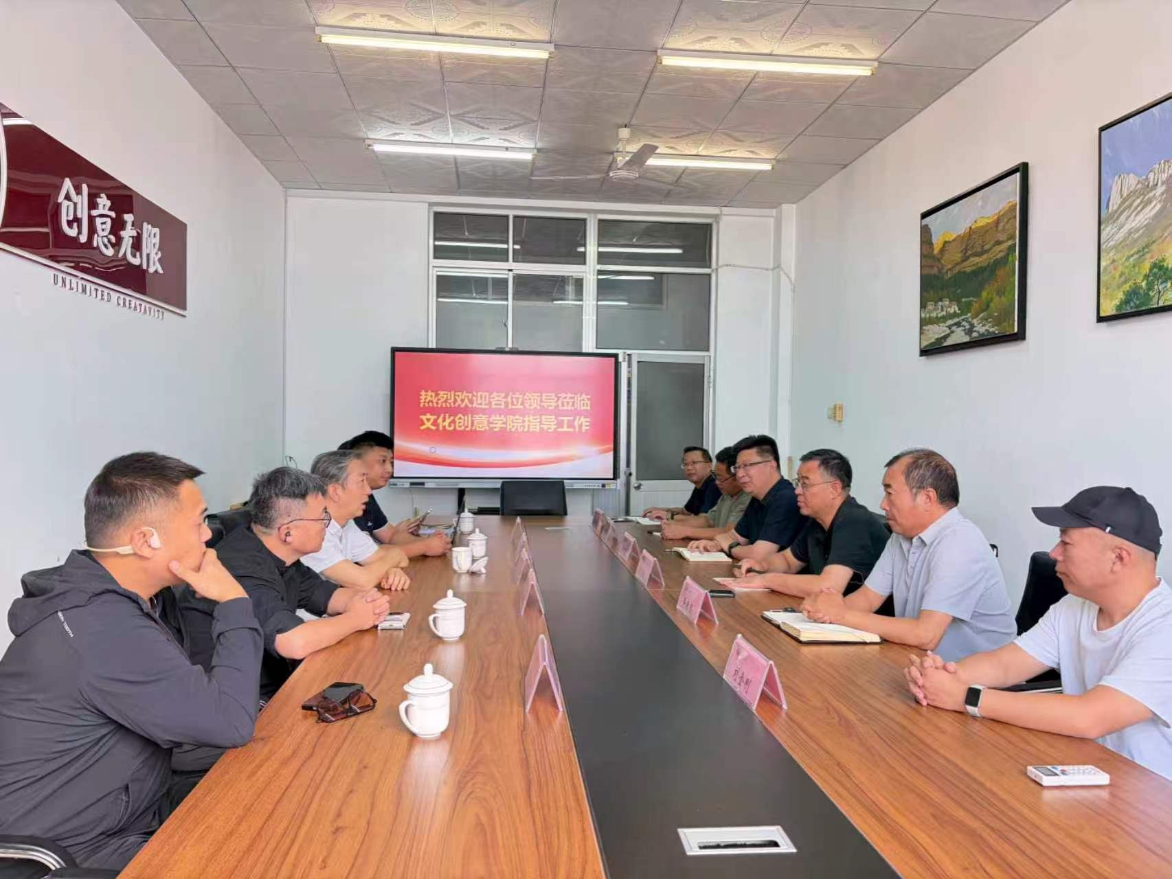 2.青岛正明影业有限公司到文化创意学院开展考察交流.jpg 2.青岛正明影业有限公司到文化创意学院开展考察交流.jpg